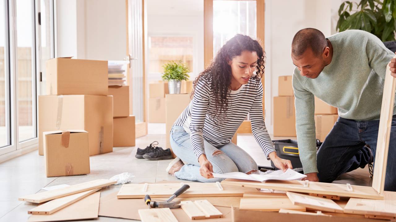 Do-It-Yourself (DIY) Moving vs. Hiring Professionals